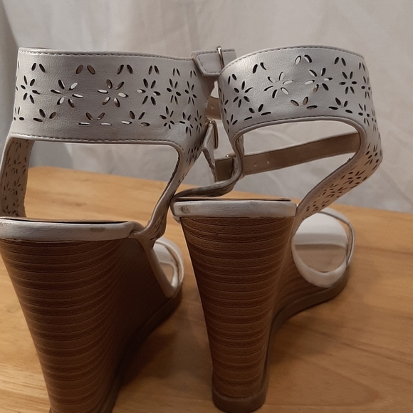 Shoes - Picture 2 of 3